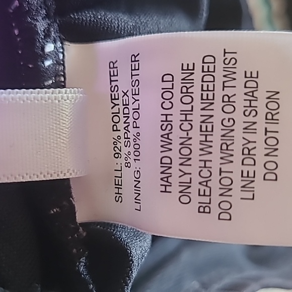 AQUA-COUTURE WOMANS BLACK STRIPED BATHING SWIM SUIT TOP SIZE MEDIUM - Picture 7 of 9